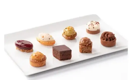 Collection élégante de 48 petits fours