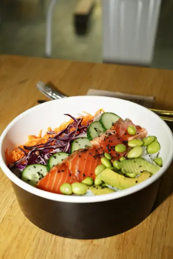 Poke Bowl au Tataki de Saumon