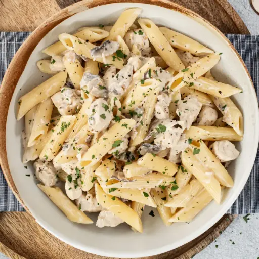Pâtes Poulet, Béchamel, Champignons & Parmesan